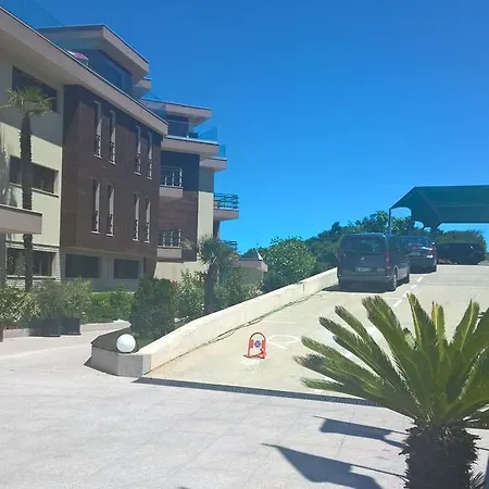 Sand Lilies Ludmila Apartment *